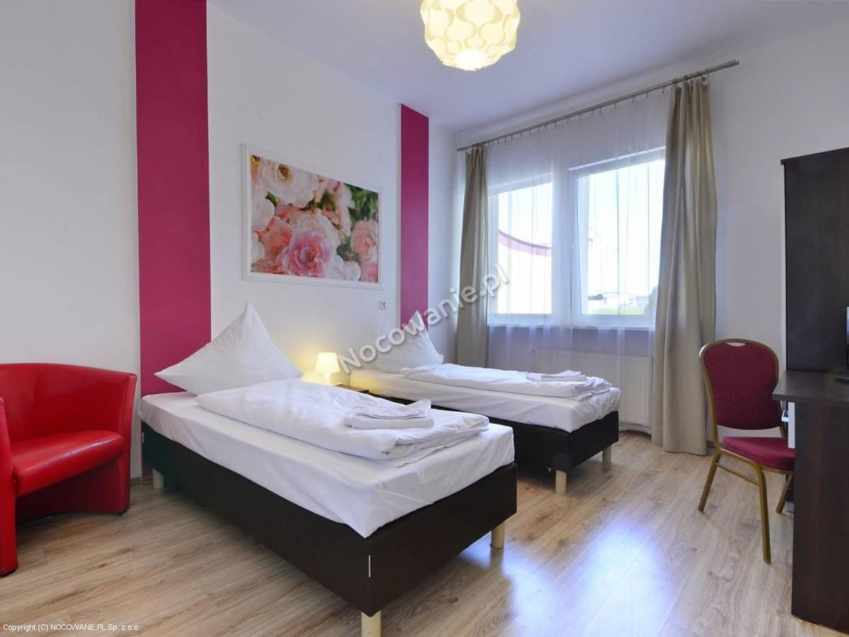 Hotelik Kameleon Pokoje Goscinne 야우르 외부 사진